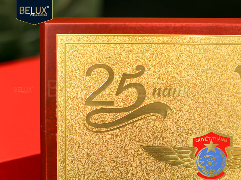 Lô 120 tranh 25 năm VQ 20x13cm bằng đồng thiết kế theo yêu cầu